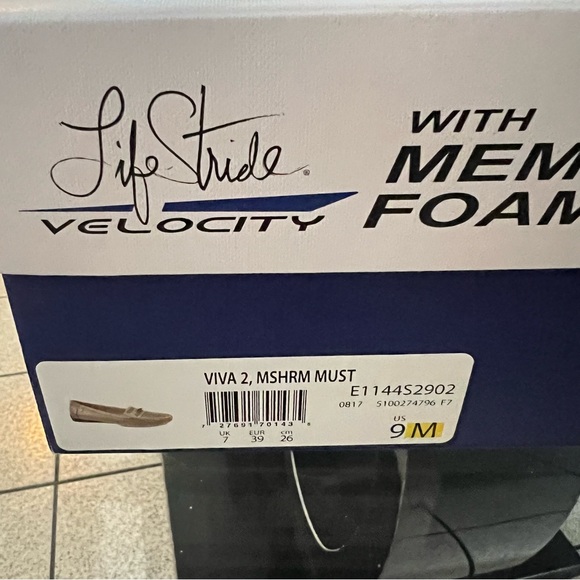 Used - Picture 2 of 5